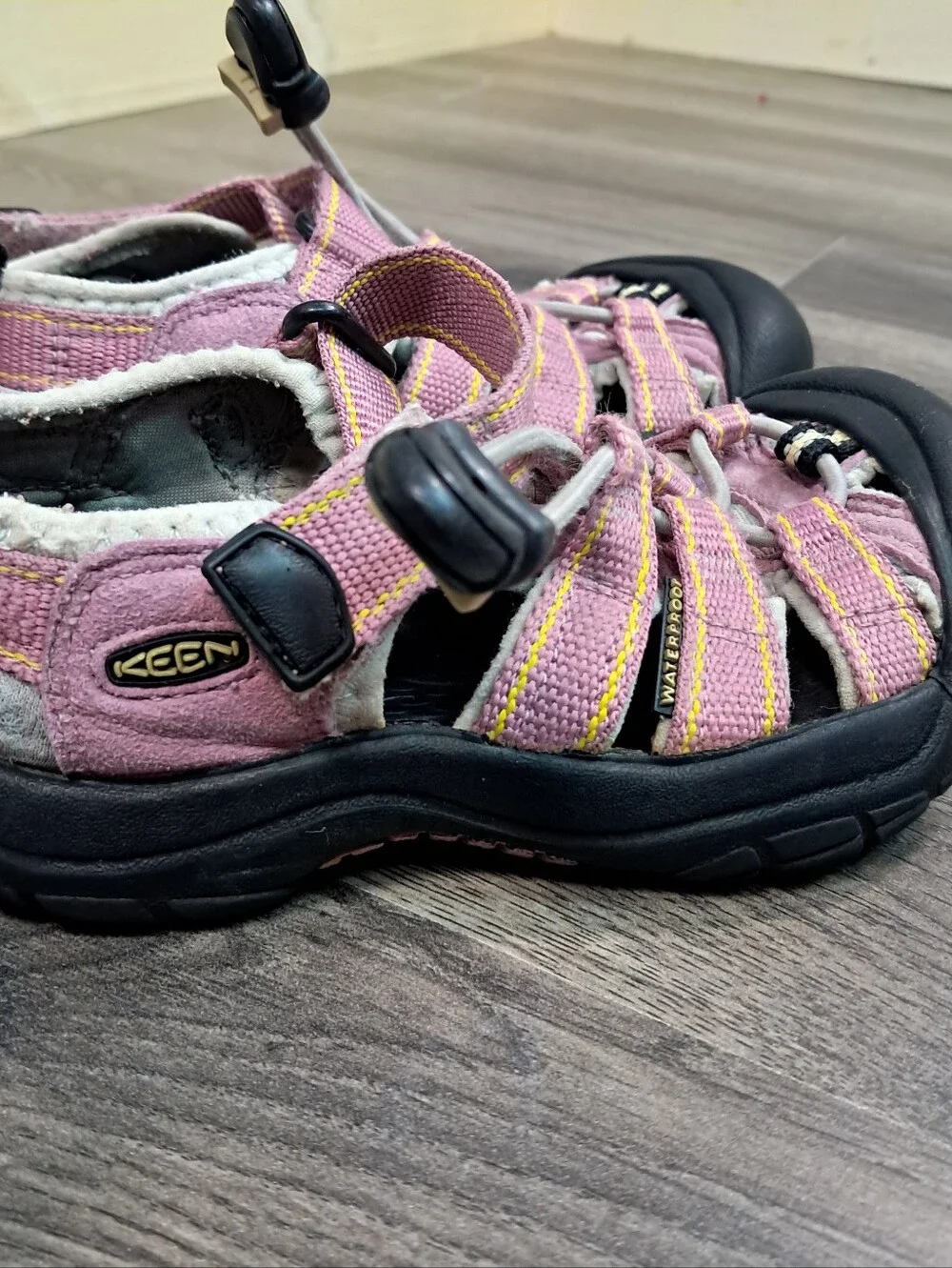 Keen Newport H2 Crocus Pink Waterproof Sandals Hiking Youth Girls US 10 EU 28